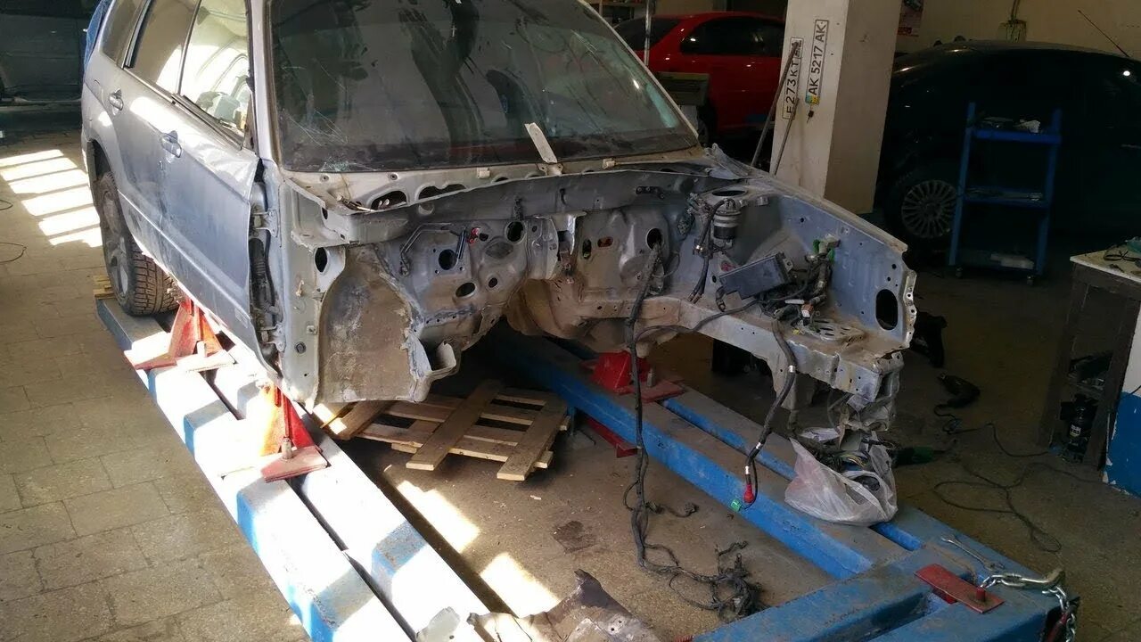 Смяло лонжерон. Лонжерон автомобиля ваз 2107 после дтп. Лонжероны марк 2 90. Лонжерон после дтп. Ланжерон.