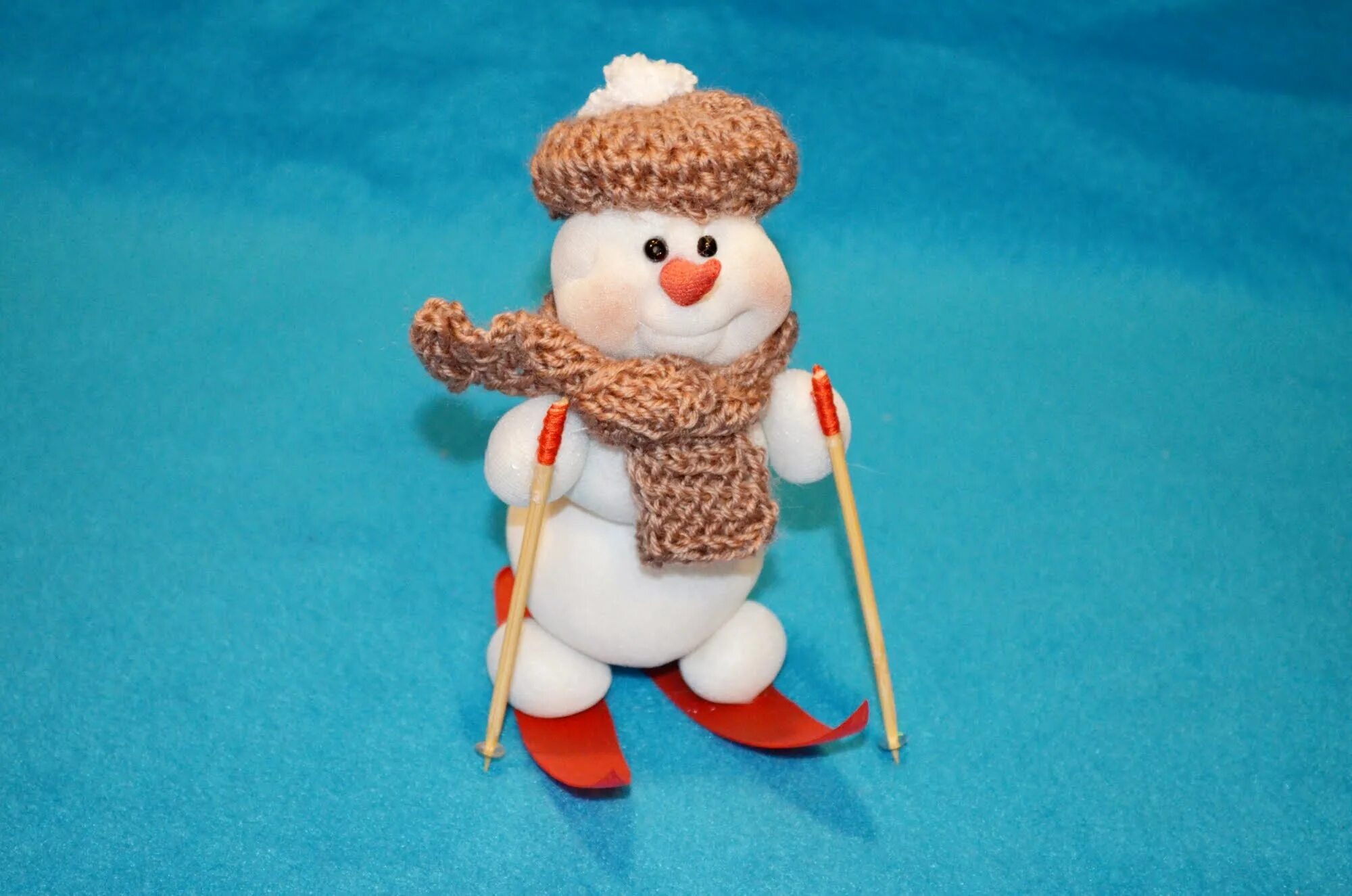 Поделка снеговик. Новогодняя поделка Снеговик. Снеговички своими руками. Снег для поделки.