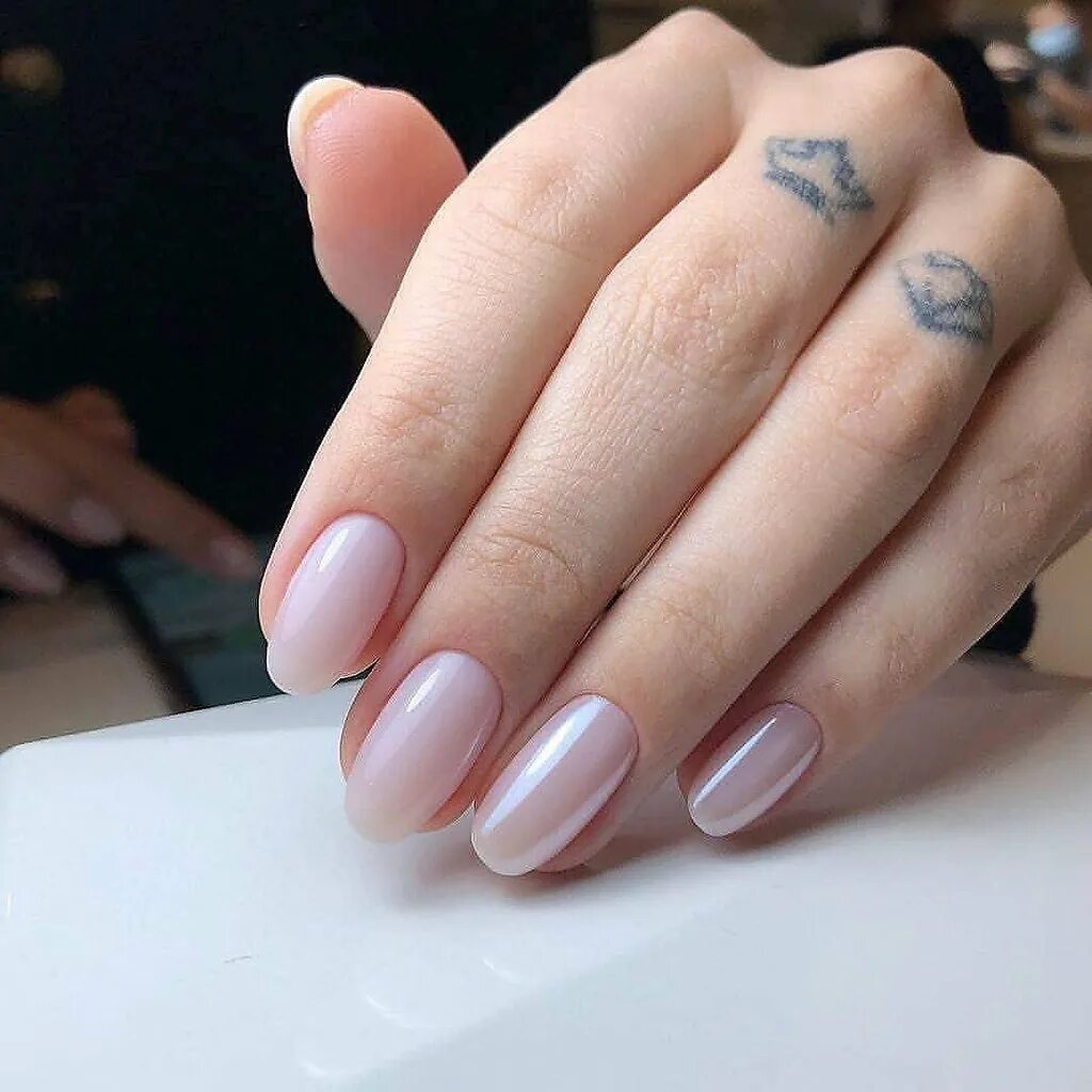 Маникюр средний. Ногти 2021. Маникюр на длинные. Миндальная форма ногтей средняя. Нарощенные ногти.