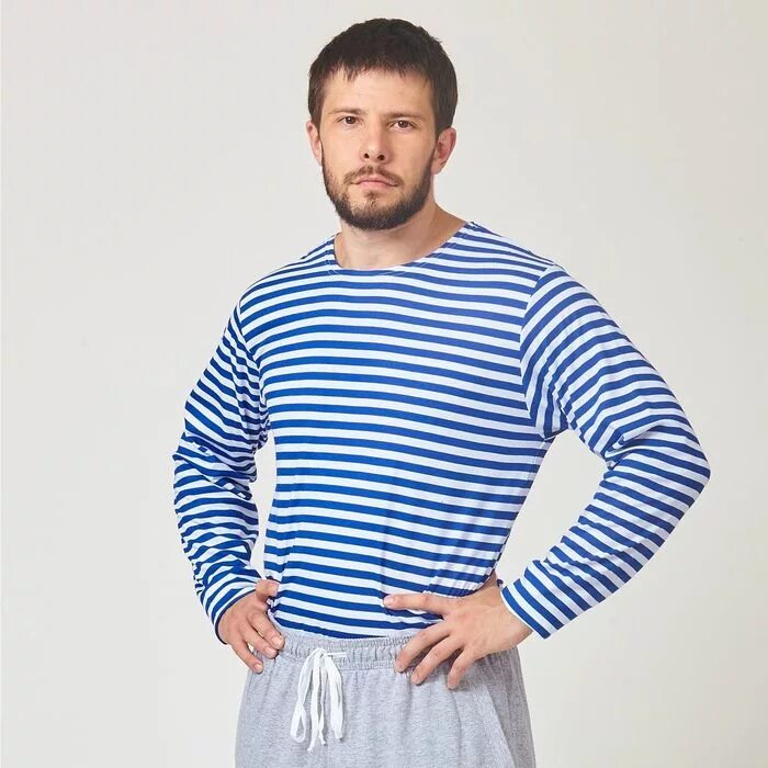 мужчина в тельняшке