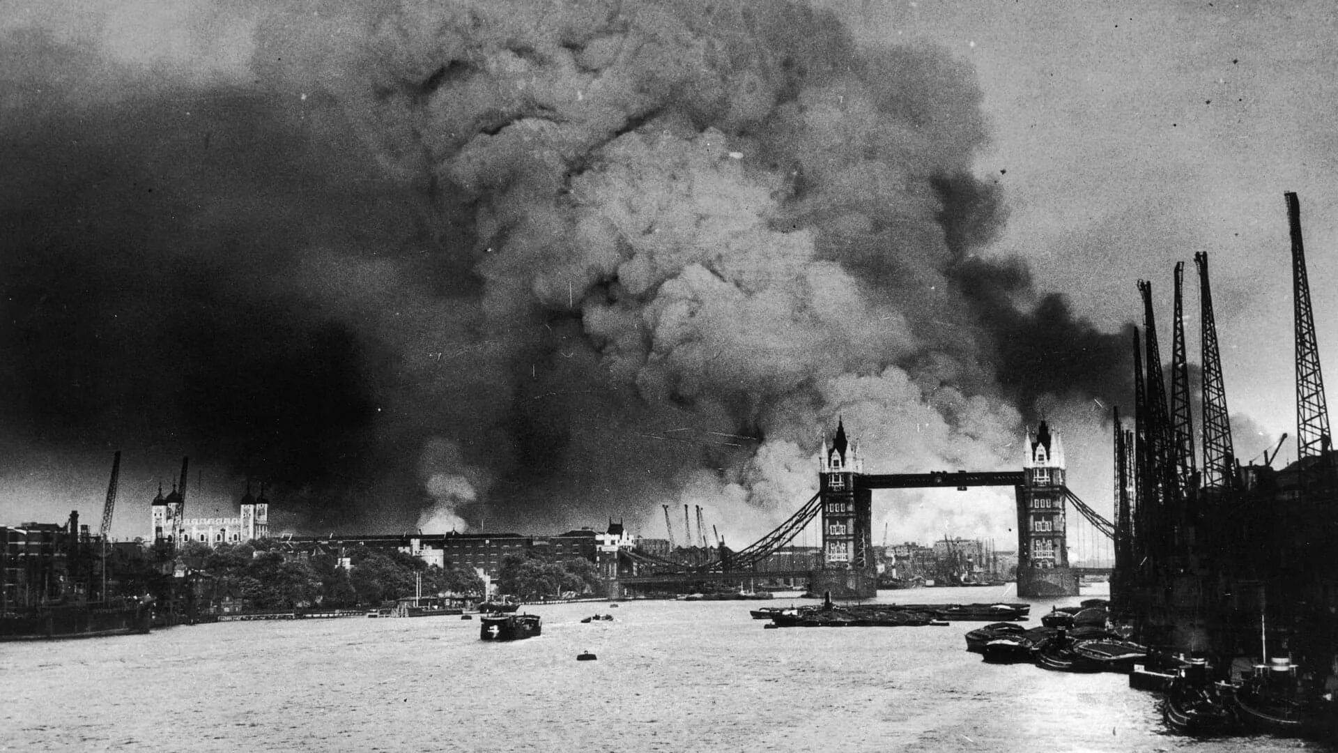 Бомбардировка Лондона 1940. Бомбежка Лондона в 1940. Битва за Британию 1940 Лондон. 2 Мировая Лондон бомбардировки.