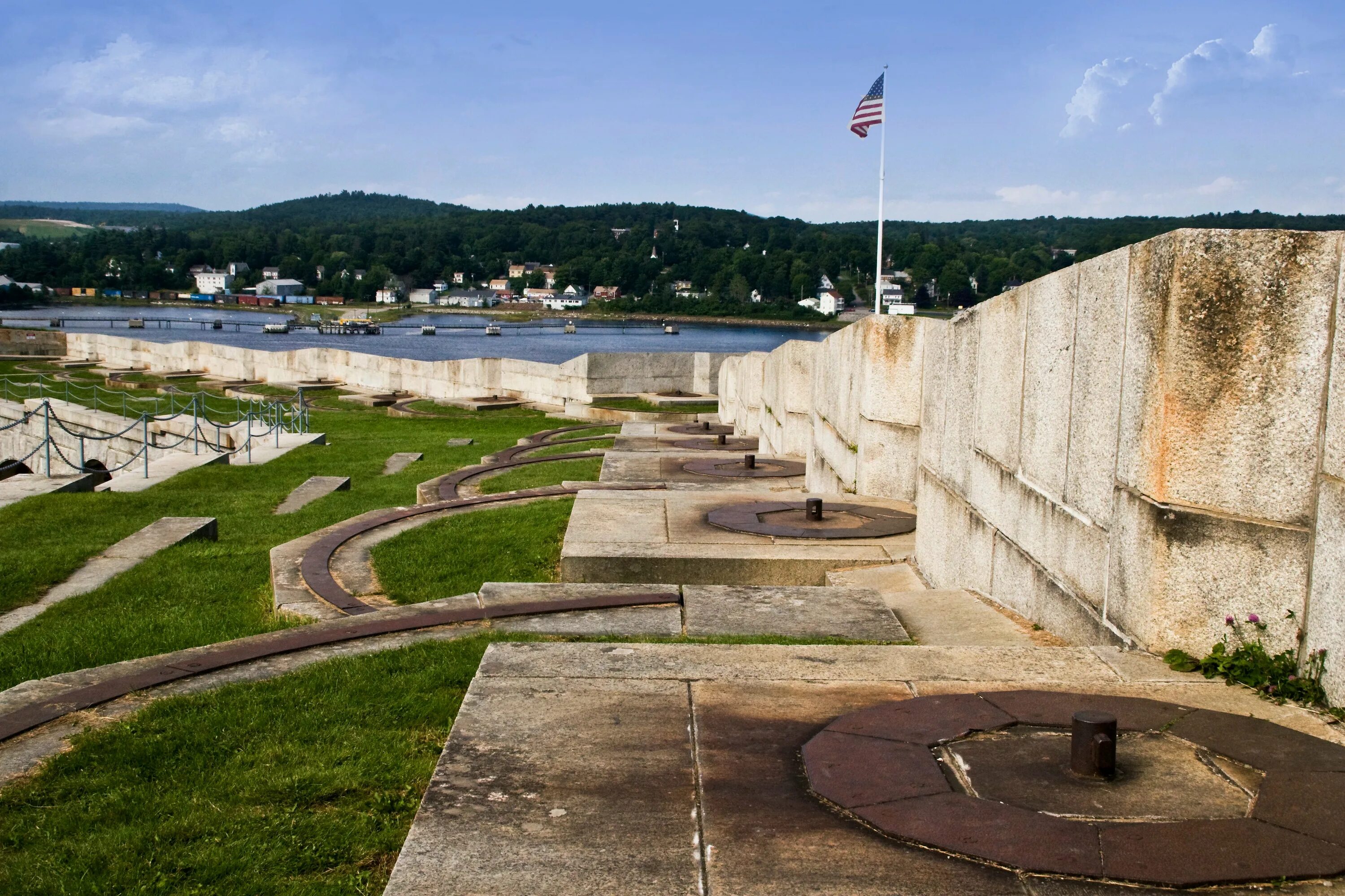 Fort knox. Хранилище Форт Нокс. Форт Нокс США хранилище золота. Форт-Нокс в штате Кентукки. Форт Нокс под землей.