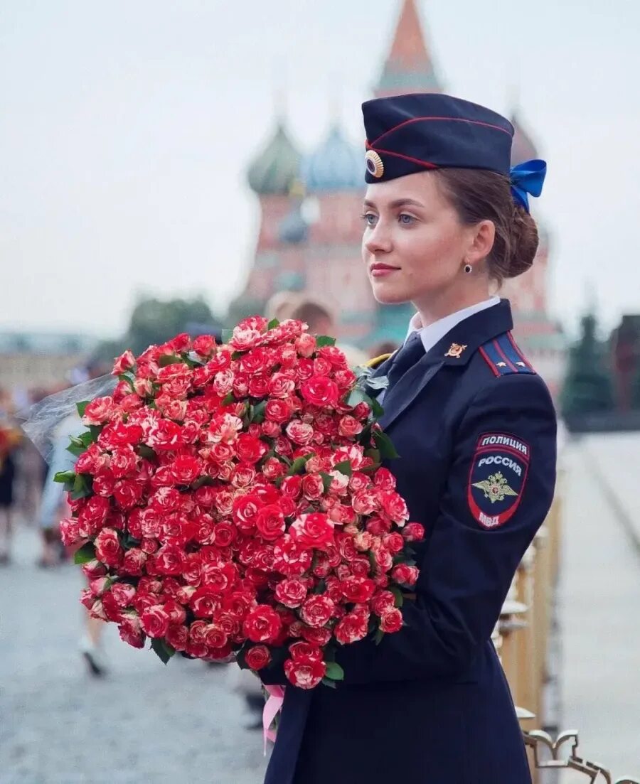 Сотрудник полиции арт. Красивые девушки в униформе. Анна чумакова мисс полиция. День полиции девушки. День полиции девушки.