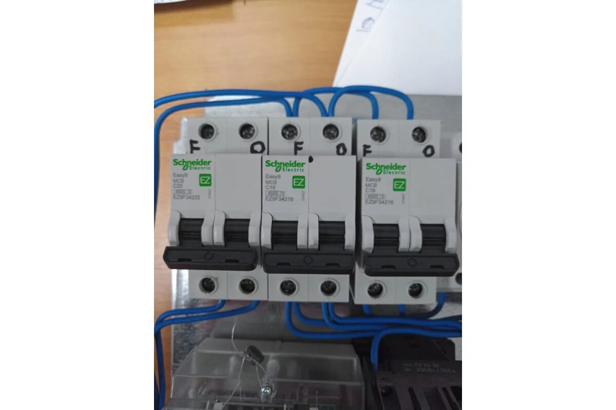 Автоматы Schneider Electric easy9. Schneider easy9 c16. Easy9 MCB c25. УЗИП Schneider Electric easy9. Easy 16