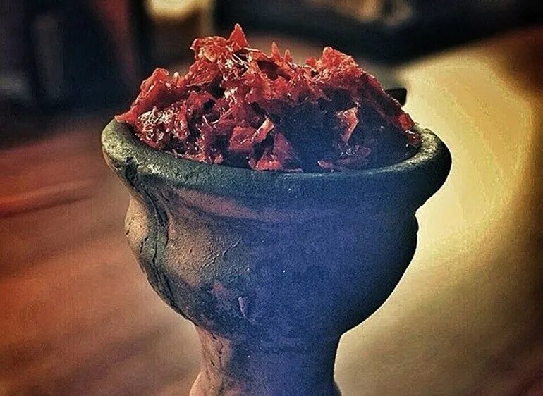 Сколько табака в чашу кальяна. Забивка чаши для кальяна. оверпак забивка. забивка табака в кальян. забивка табака в чашу кальяна.