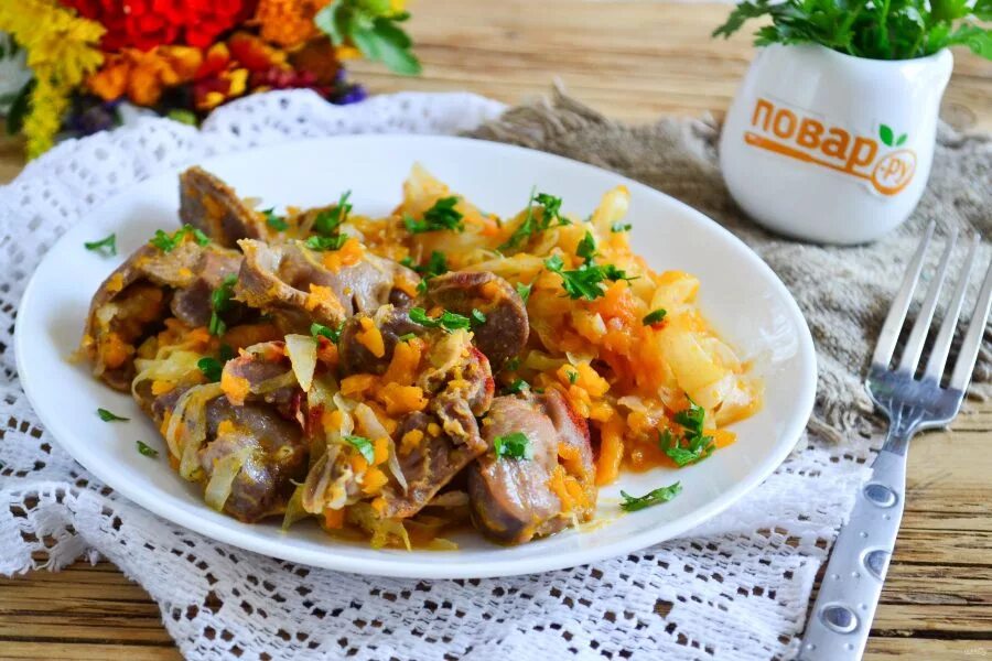 Тушеная капуста с печенью куриной