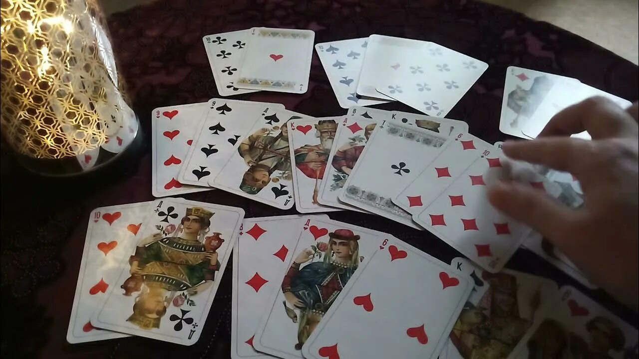 Карты игральные для цыганки. Гадание на крестового короля. Крестовый Король карта. Гадание на крестового короля на игральных.