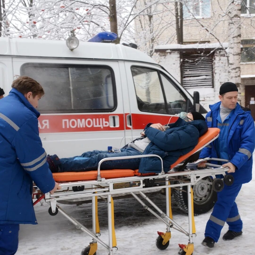 Врач выездной бригады скорой медицинской помощи. Выезд бригады скорой медицинской помощи. Форма скорой медицинской помощи. Врач выездной бригады скорой медицинской помощи. Вызов скорой медицинской помощи.