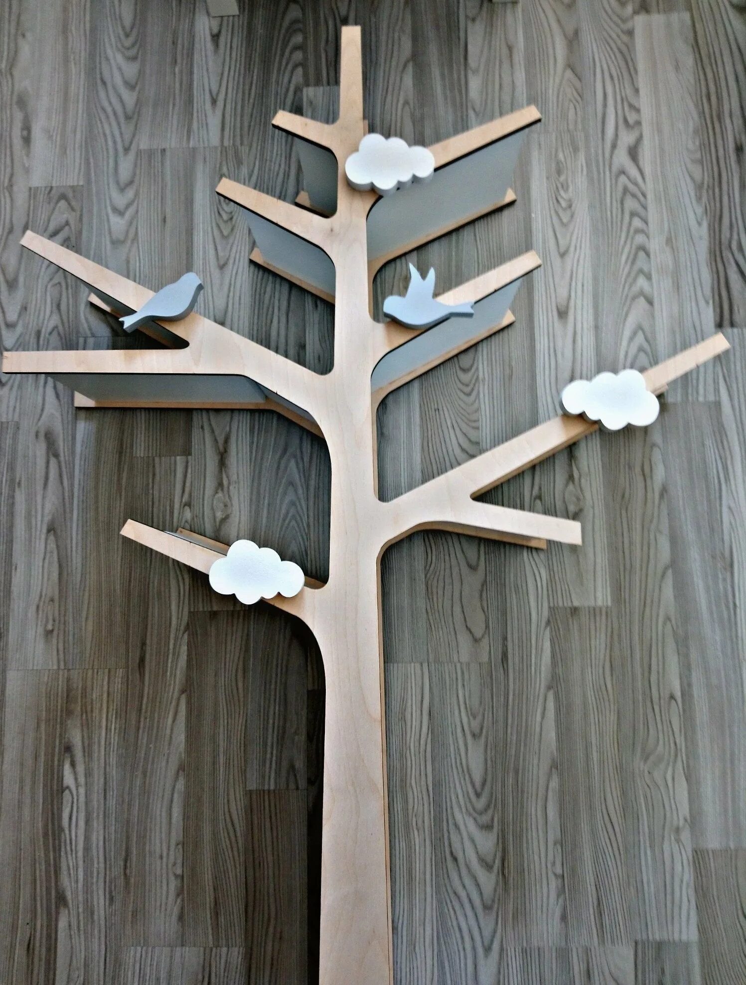 Tree shelf