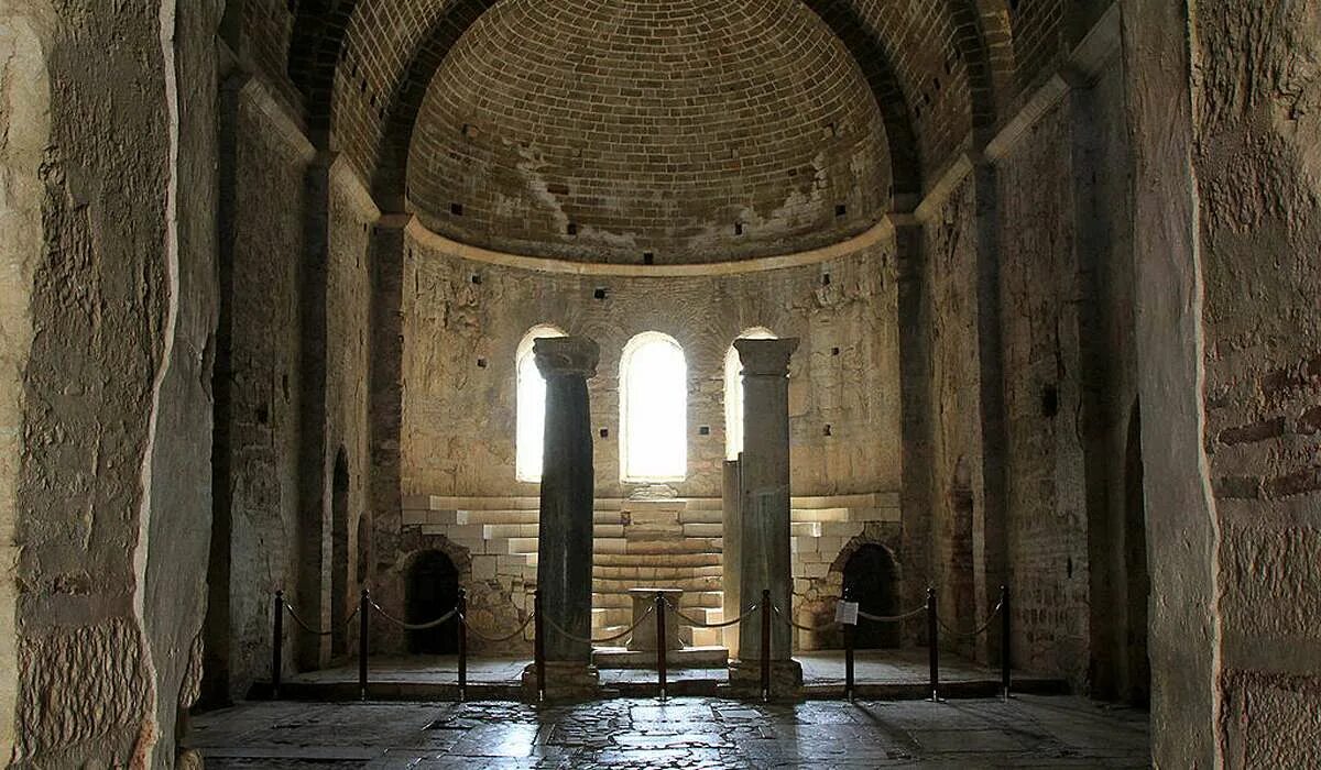 Храм николая чудотворца в турции демре. Церковь святого николая (демре). Храм святителя николая в мирах ликийских. Церковь святого николая (демре). Демре храм николая чудотворца.