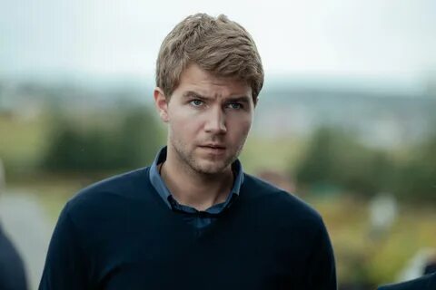 Какой актер сел