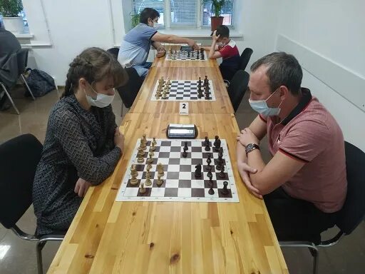 Я играю в шахматы. Турнирные шахматы стаунтон 8. Белая калитва ростовская шахматный клуб. Шахматы в ростове на дону. Городской шахматный клуб.