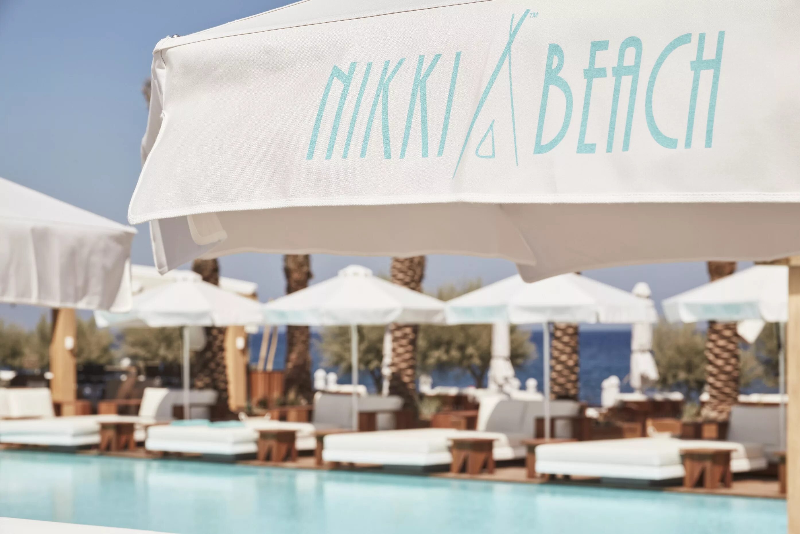 Nikki spa. Ники Бич Санторини. Nikki Beach Resort Spa. Nikki Beach Resort Spa Santorini.