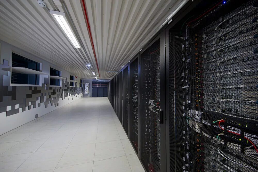 Дата центры бюджетные. Цод tier 4. цод 3data. серверная комната. дата центр.