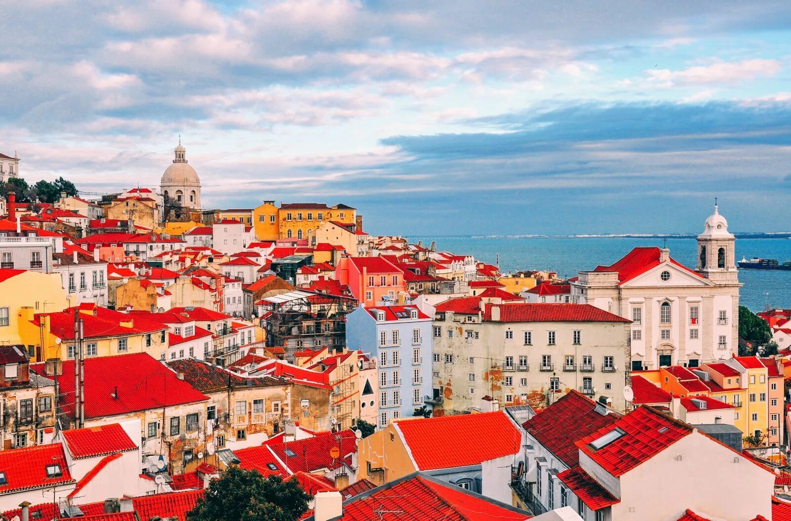 Лиссабон столица. Лиссабон улицы. Lisboa portugal. Хельсинки фото. Lisboa portugal.