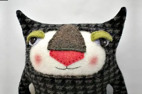 Кошка из старого свитера своими руками