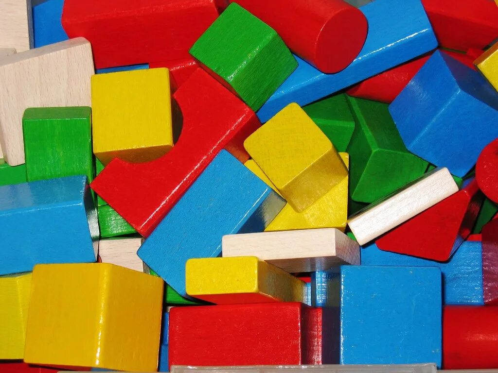 Строить цветные. Строительные материалы фон. Строительные головоломки. Цветные блоки. Билдинг блок пазлы.