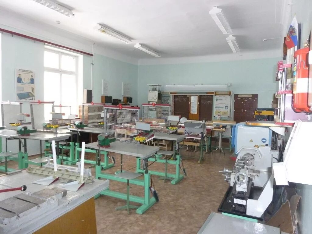 Учебная мастерская. Оборудование слесарной мастерской колледжа. Учебные мастерские требования. Кабинет технологии в школе. Современный кабинет технологии для мальчиков.