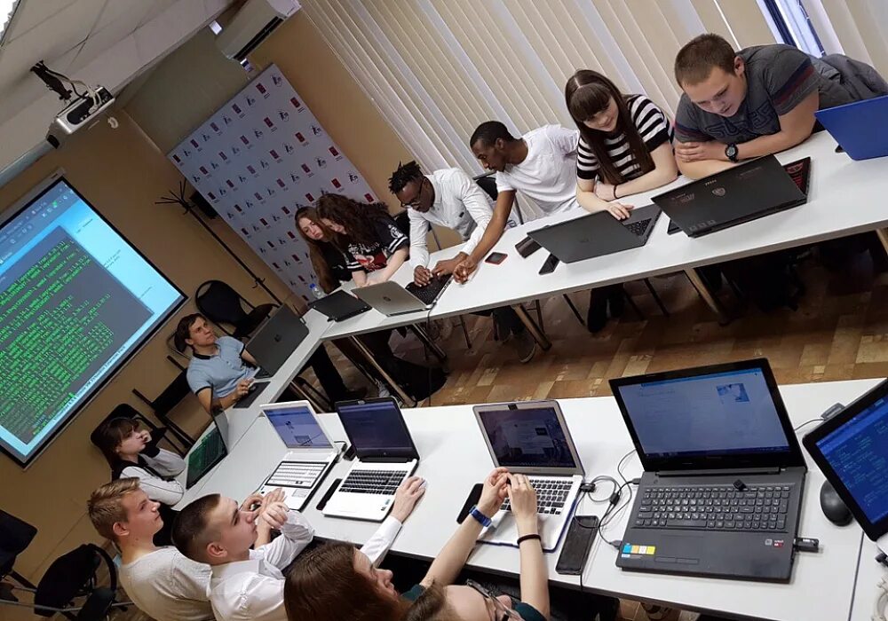 Обучение с дальнейшей работой. Колледж кибербезопасности. обучение по информационной безопасности. учебные заведения по кибербезопасности. колледжи по кибербезопасности.