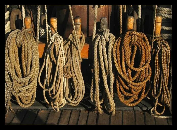 Песня такелаж. Корабельный трос. Деревянная мачта корабля. Песня такелаж. Песня такелаж.