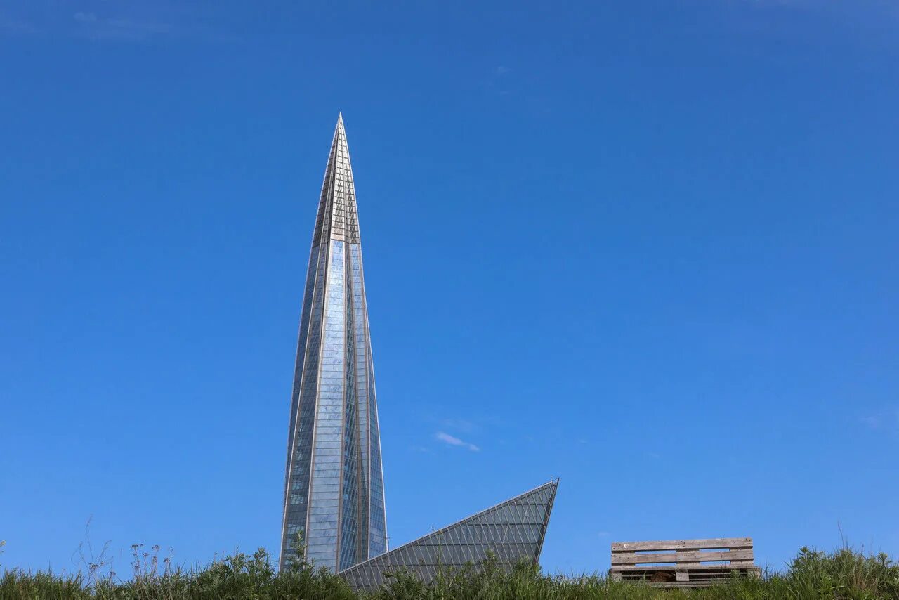 Lahta woman. Небоскребы. Лахта-центр в санкт-петербурге с залива. Лахта 2 проект. Небоскребы.