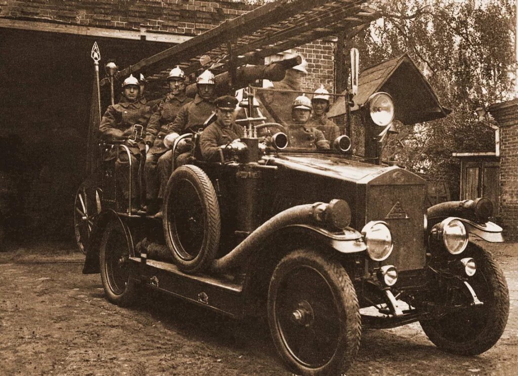 Амо калуга. Пожарный автомобиль АМО-Ф-15. Автонасос АМО-Ф-15. Пожарная машина 1926 завод Промет. АМО-ф15 бензовоз.