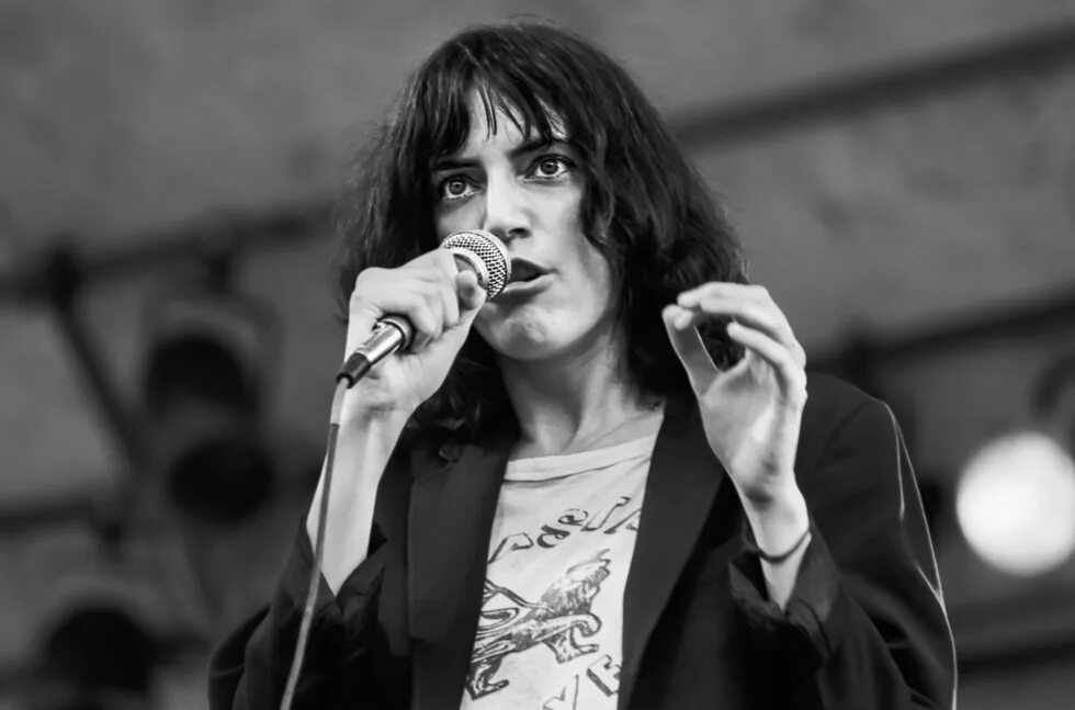 Патти отзывы. Патти смит. патти смит фото. патти смит молодая. патти смит с хаером.