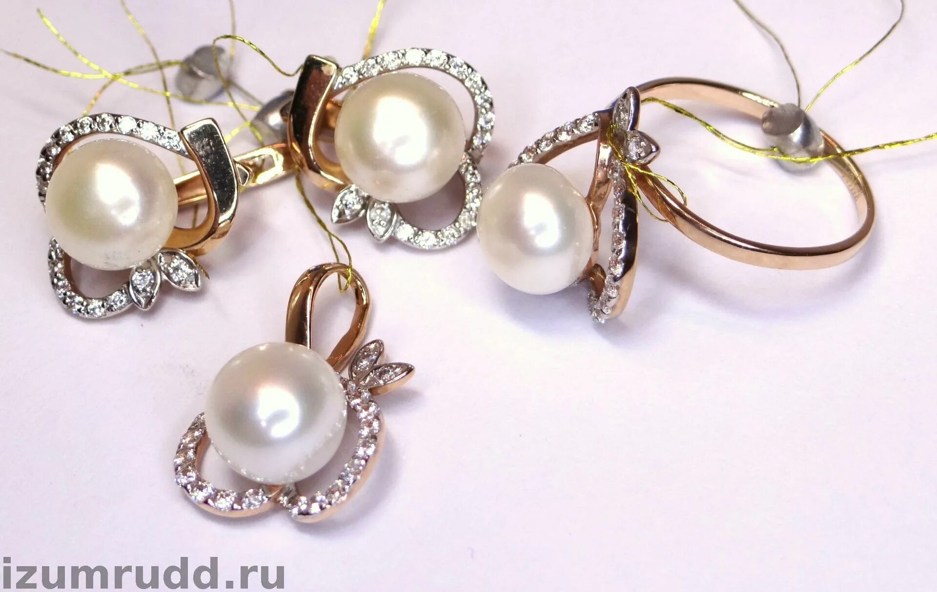 можно ли жемчуг. бусы с жемчугом. моллюск жемчужница устрицы. тридакна жемчуг. валберис бусы жемчуг.