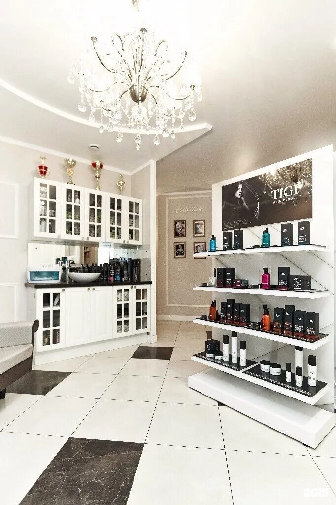 Салон на среднерогатской. Парикмахерские в париже. Саквояж салон красоты на среднерогатской 11. Среднерогатская ул. Салон на среднерогатской.