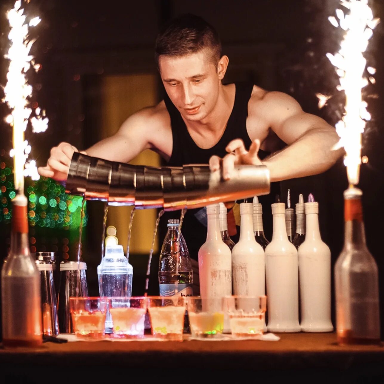 Флейринг шоу. Флейринг. Flair бармен. Флейринг бармен. Новогоднее бармен шоу.