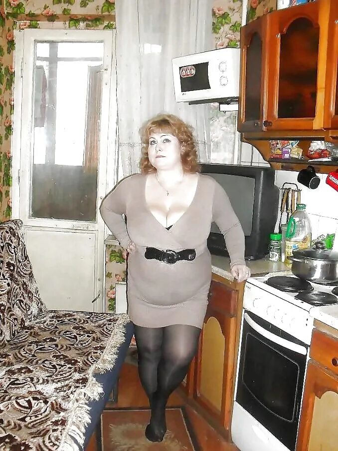 Пышные молодые женщины домашнее. Толстые русские мамаши. Толстая теща. Женщина полненькая в социальных. Зрелые русские домашнее.