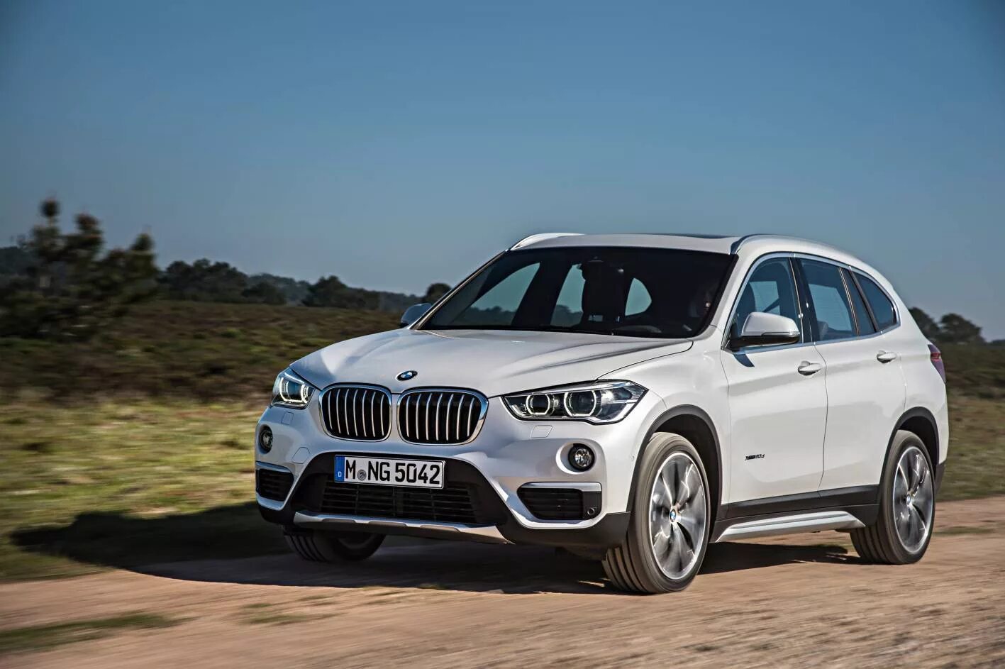 Bmw x1 2017. Y spoke 741 m диски. Bmw x1 e84. Коврики резиновые на bmw x1 f48. Bmw x1 f48.