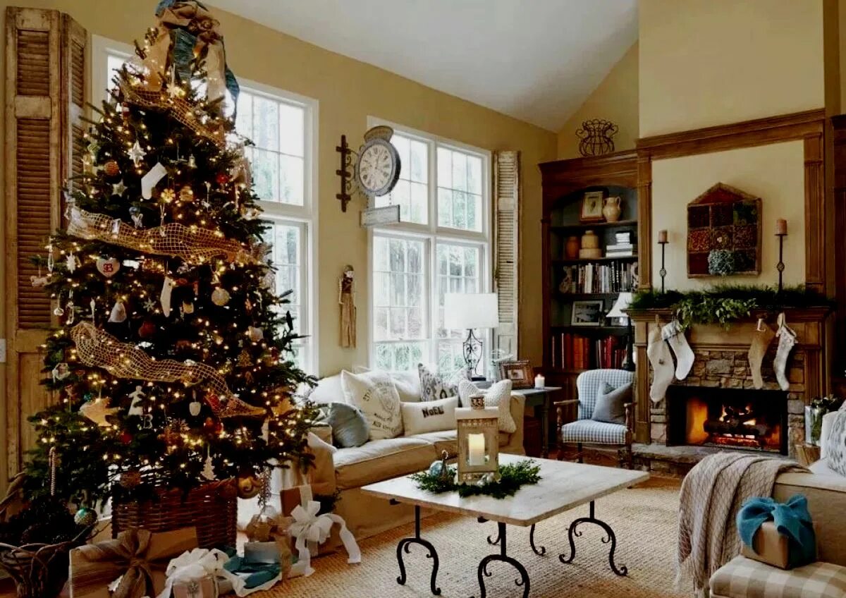 Новогодняя гостиная с камином. Рождественская елка. Новогодняя елка в комнате. Стильное украшение новогодней елки. Home elki.