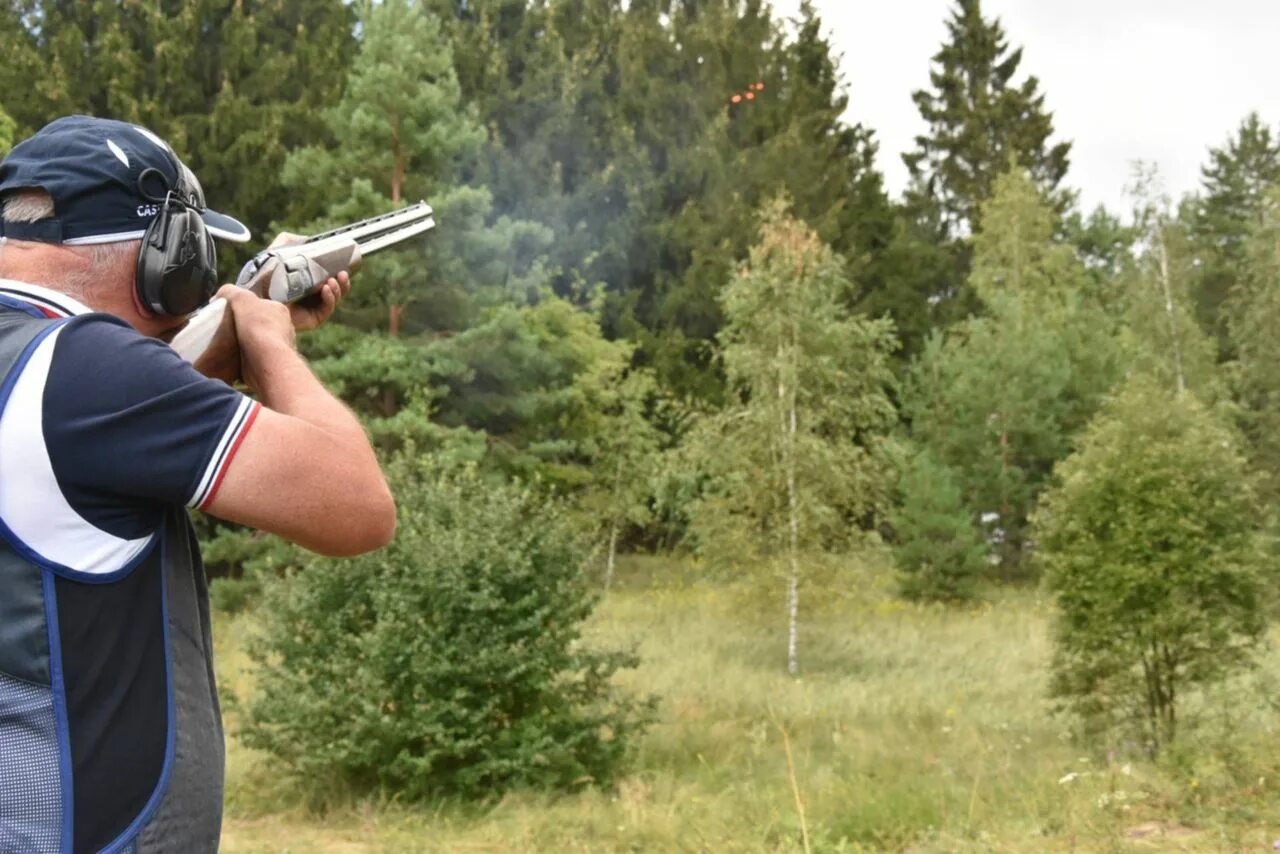 Спортинг стендовая стрельба. Спортинг стрельба. Спортинг стрельба. Ганза стендовая стрельба. Стрелковый стенд скит.