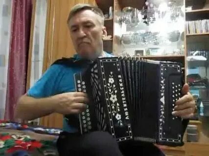 Выходил на поля молодой минус