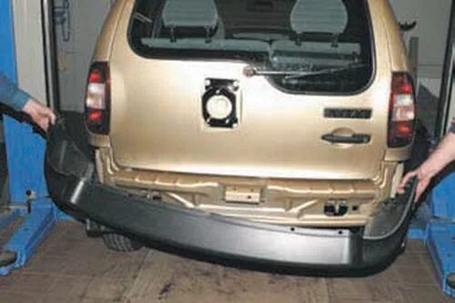 Крепёж для заднего бампера шевроле нива. Крепление заднего бампера нива шевроле 2006г. Как снять задний бампер нива шевроле. Крепление переднего бампера нива шевроле. Крепление переднего бампера нива шевроле.