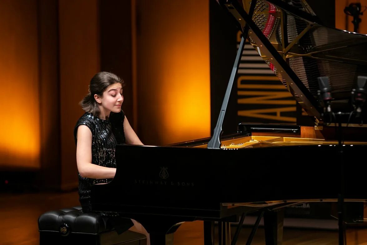 Даниил цветков пианист. Сергей ерохин пианист. Виктор санджорджио пианист. Международных конкурсов пианистов список. Фёдор орлов пианист.