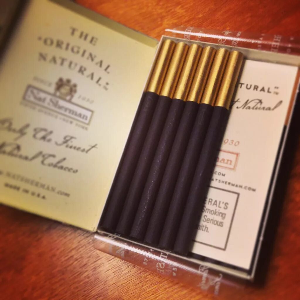 Nat Sherman сигареты. Сигареты Блэк Голд. Сигареты Treasurer Luxury Gold. Nat Sherman Black and Gold. Длинные коричневые сигареты