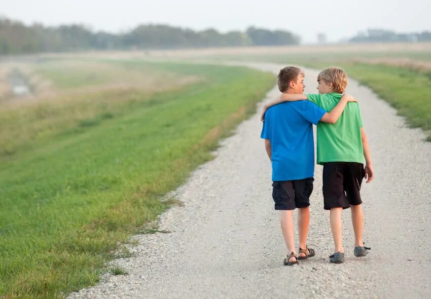 Братья с детства. Два мальчика. Двое мальчиков идут. Два мальчика. Двое мальчиков идут.
