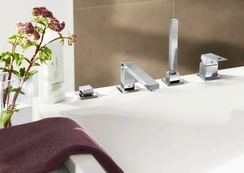 Grohe Eurocube. Grohe Grohe Eurocube. Смеситель встраиваемый в борт ванны Грое. Смеситель на ванну врезной Грое. Встроенный кран ванны