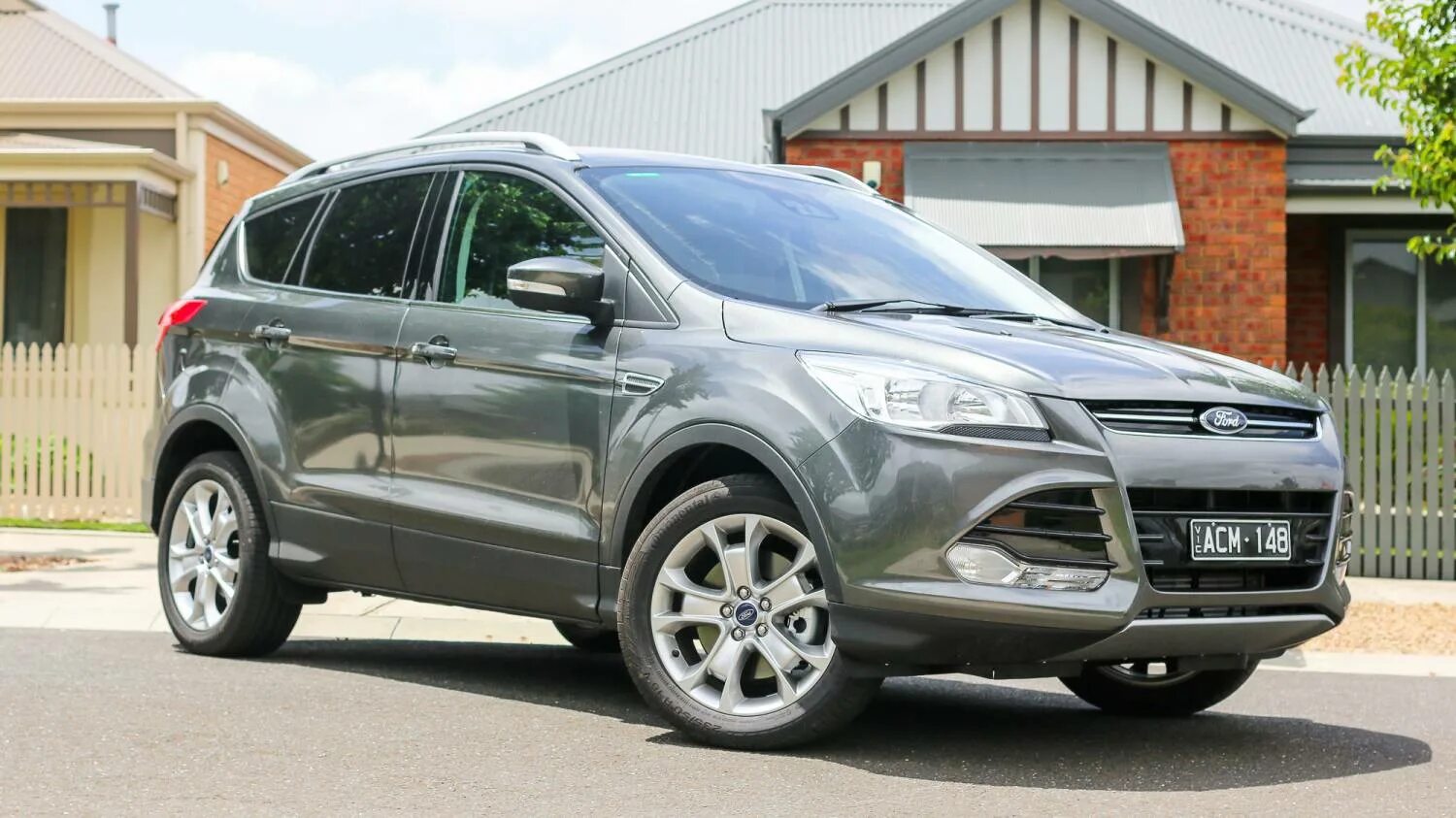 Какая куга лучше. Ford Kuga 2 2015. Ford Kuga 2015. Ford Kuga 2017. Ford Kuga 2016.