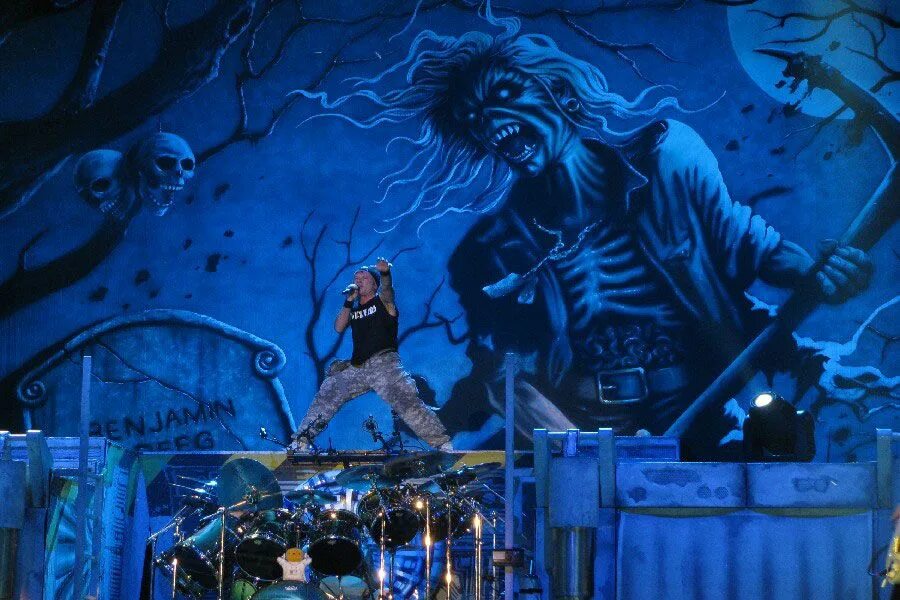 Айрон мейден. Iron Maiden фото. Iron Maiden 1999. Iron Maiden обои. Iron maiden russia