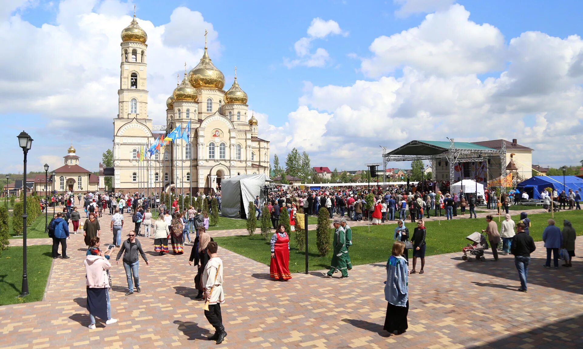 Духовно православный центр. Вятский Посад Орловская область. Храм Вятский Посад в Орле. Вятский Посад Орел фестиваль. Вятский Посад традиции Святой Руси.