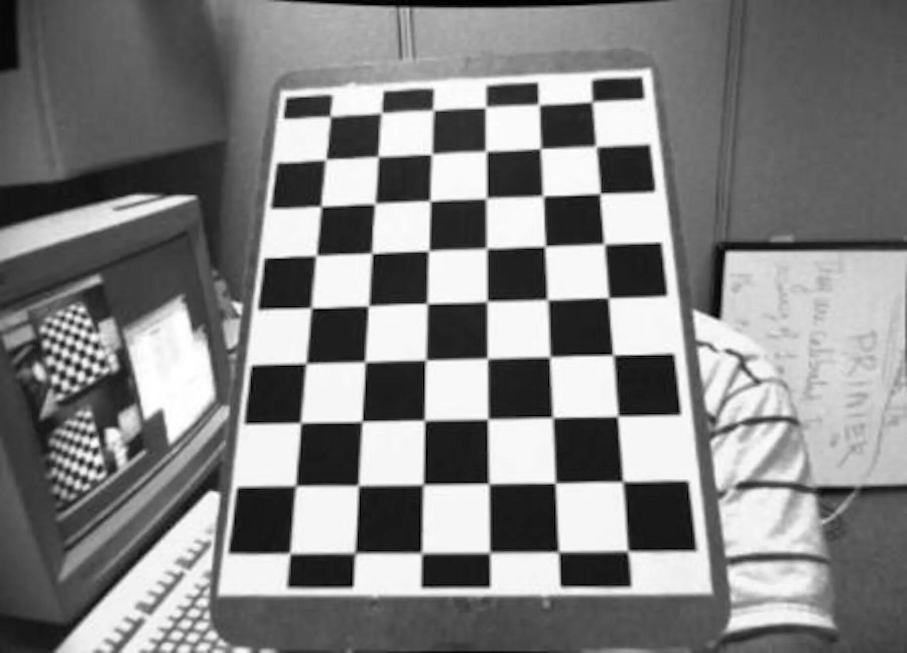 Python шахматная доска. Шахматная доска для калибровки. шахматная доска для калибровки камеры. шахматный паттерн для калибровки камеры. калибровка камеры по шахматной доске.