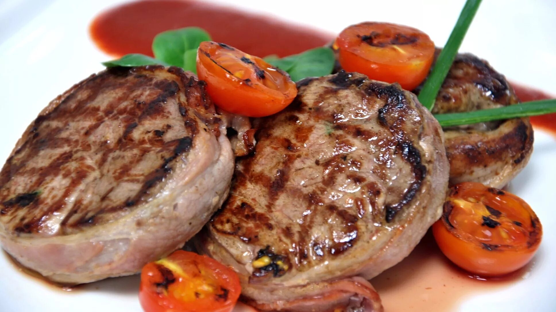 Bacon Wrapped Pork Medallions Bacon wrapped pork, Pork medallions, Stuffed pork 