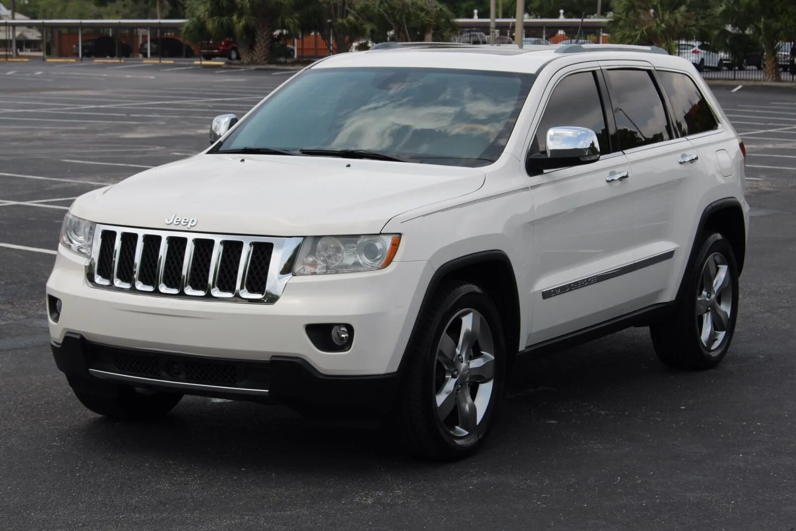 Гранд чероки 3.0 дизель купить. Jeep Cherokee 2012. Grand Cherokee 2012. Джип Гранд Чероки Оверленд 2012. Джип Чероки 2012.