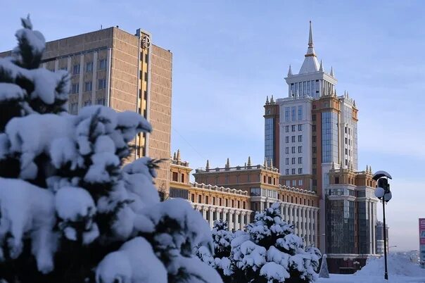 Огарев университет сайт. Мордовский государственный университет имени н. п. огарёва. МГУ Мордовия. МГУ НП Огарева. Ночной Саранск МГУ.