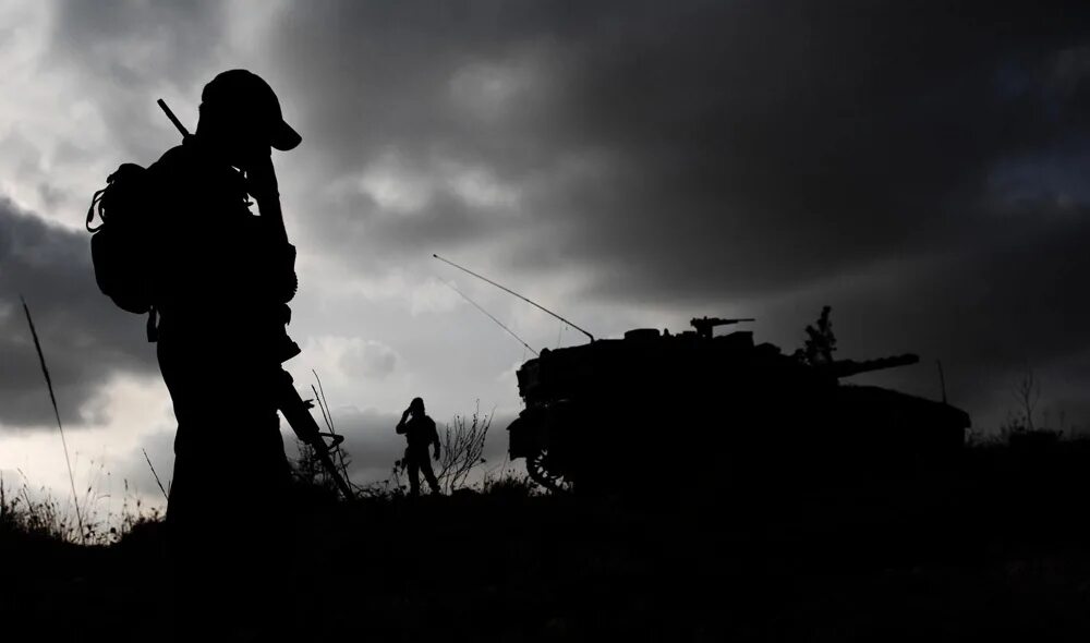 российские солдаты ночью.