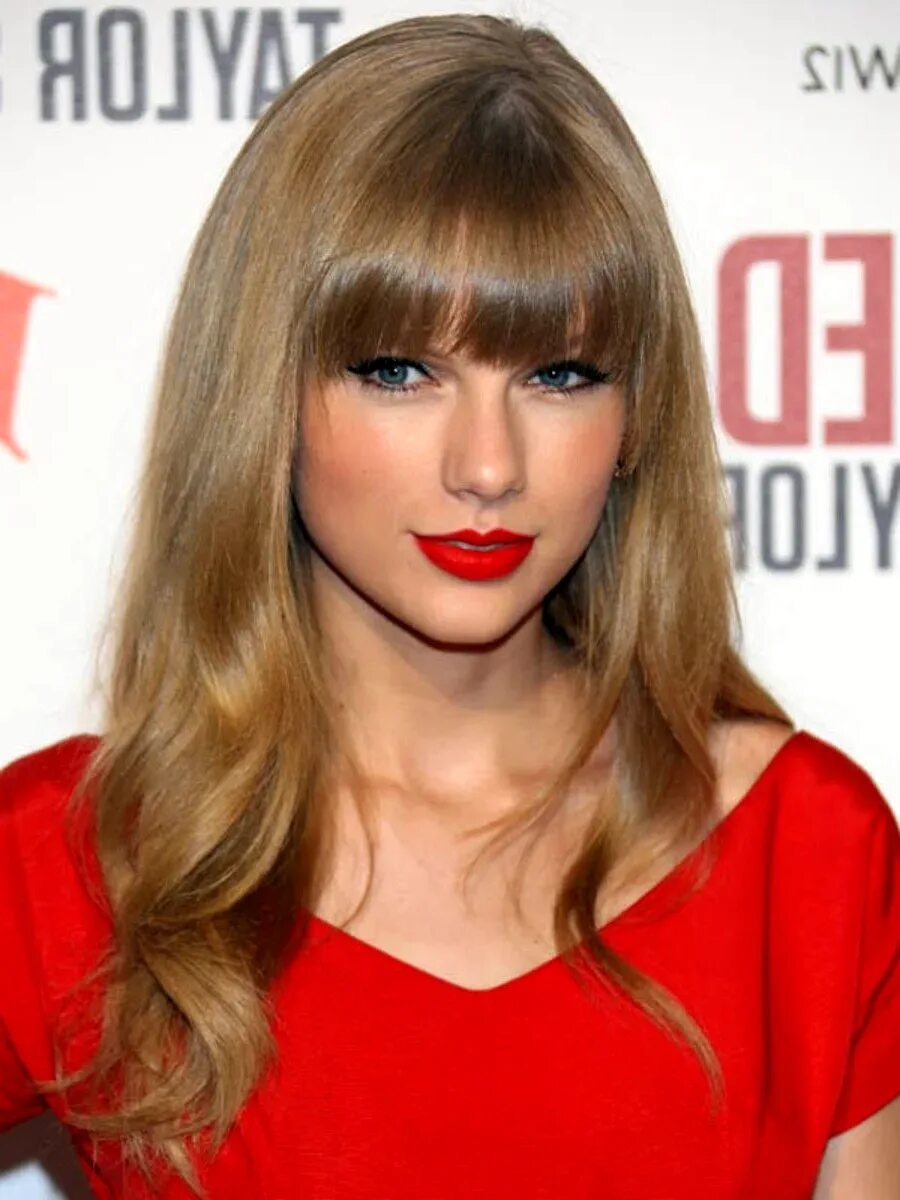 Taylor Swift. Taylor Swift Тейлор Свифт. Тейлор Свифт каре. Тейлор Свифт с челкой. Тейлор свифт look