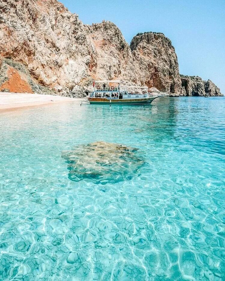 Пляж капуташ турция. Пляж капуташ, алания. Пляж мовида анталия. Бельдиби пляж. Бухта чирали турция.